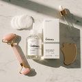 The Ordinary Tóner - Vanity de mármol con accesorios skincare